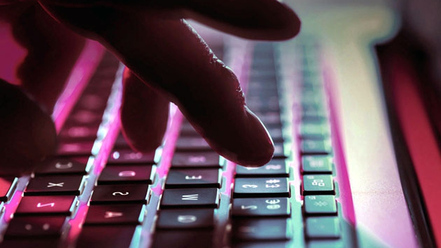 Encontraron una falla que permite el robo de datos a millones de computadoras (en cinco minutos)