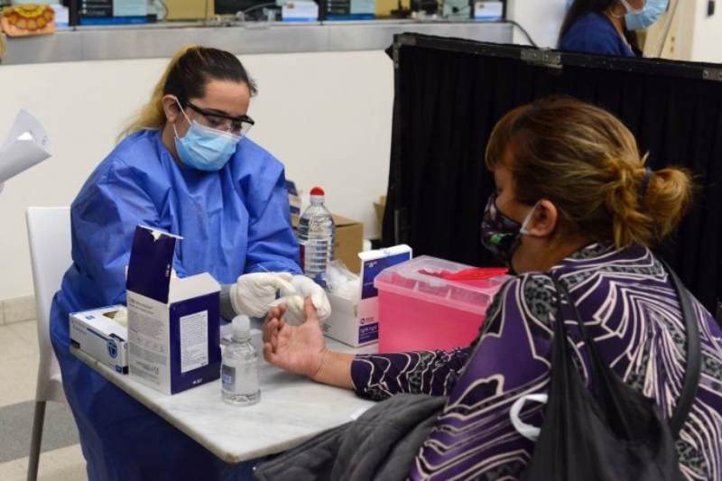 Coronavirus: el Gobierno respondió a las versiones que decían que los test rápidos “son defectuosos”