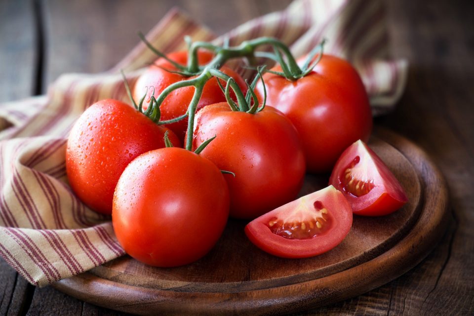 Un estudio reveló cómo y dónde conviene guardar los tomates