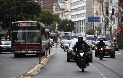 Caos vehicular en el Obelisco en el día de flexibilización de la cuarentena