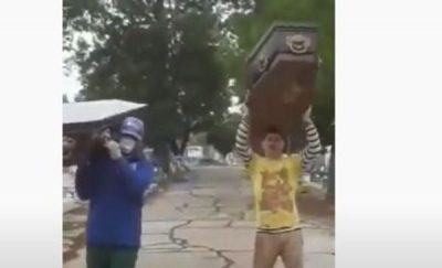 Empleados del cementerio de Lomas de Zamora parodiaron el viral del momento y generaron polémica