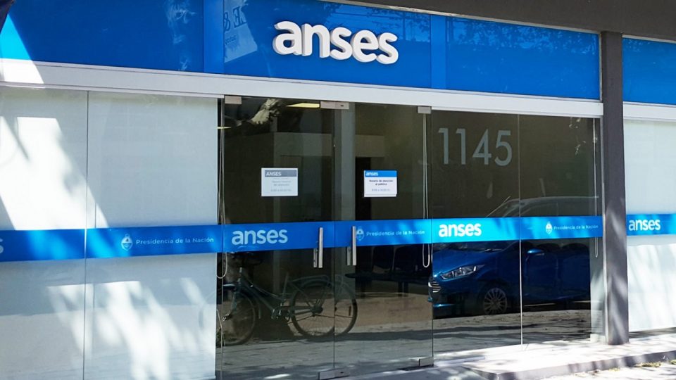 Anses: quiénes cobrarán por tercera vez los .000 del bono del IFE