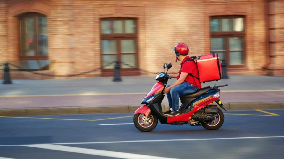 El proyecto para regular apps de delivery logró despacho de mayoría en la Legislatura porteña
