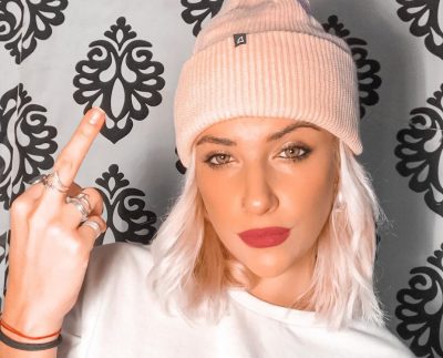 El look “black total” de Bianca Iovenitti (con pose acrobática): “Lista para darlo todo”