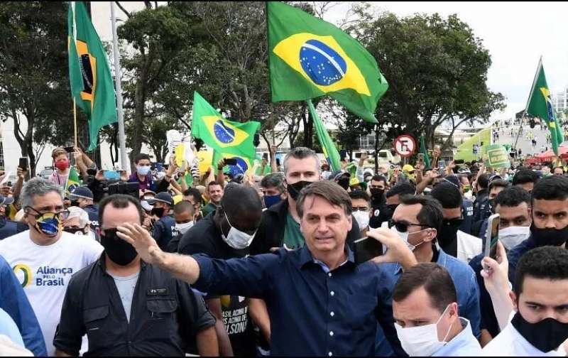 La Justicia de Brasil obligó a Jair Bolsonaro a usar barbijo en espacios públicos