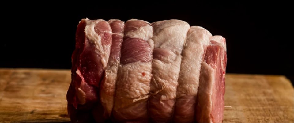 Detuvieron a una mujer que intentó ingresar cocaína a la cárcel escondida en un paquete de carne