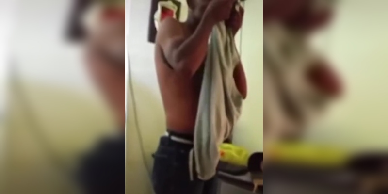 Video: confundió tinta negra con desodorante y el resultado se volvió viral