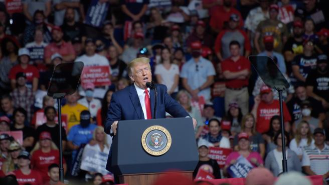 Donald Trump va por la reelección y se presentó ante una multitud sin barbijo