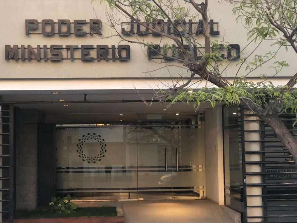 Coronavirus: un hombre alojado abusó de una niña de 11 años mientras los padres dormían