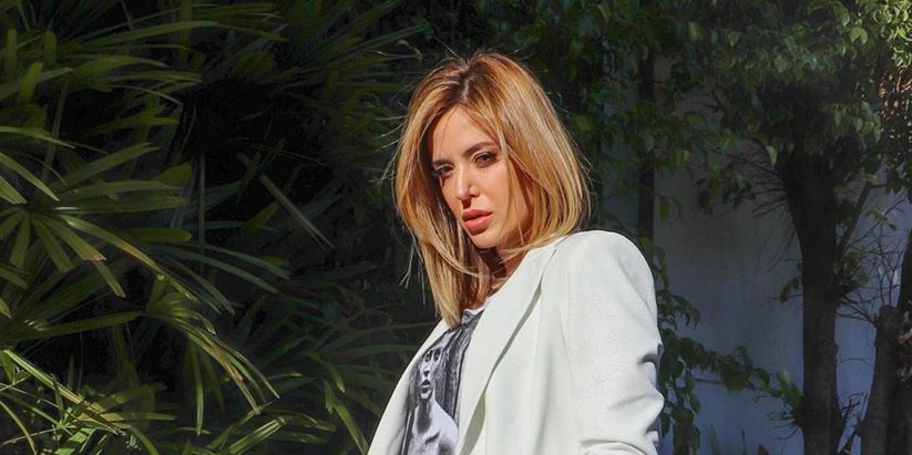 “Empezando la semana con actitud”, la postal de Jesica Cirio con remera a medias y en ropa interior