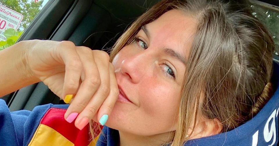 Loly Antoniale despidió el domingo en traje de baño
