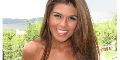 Desde la playa, Loly Antoniale confesó su amor con una canción: “Es tan grande”