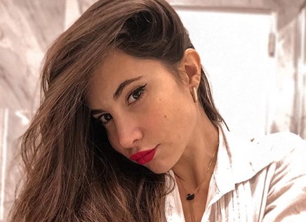 Jean negro y top: el look “venenoso” de Magui Bravi para este día lluvioso