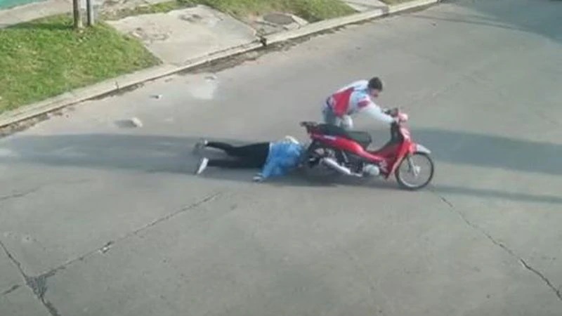 Habló la mujer que fue arrastrada por un motochorro: “Aceleró y me agarró el pelo”
