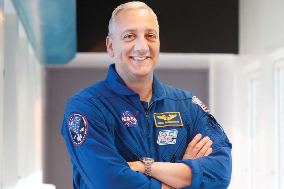 Un astronauta de la NASA dijo que los terraplanistas deberían volver a la primaria