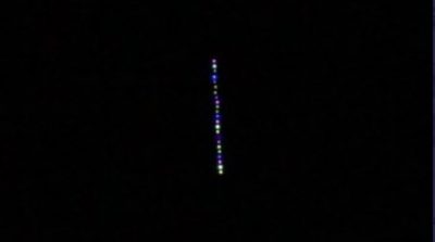 Apareció un “tren de OVNIs” en el cielo y las redes estallaron