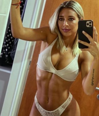 El llamativo look de Sol Pérez (top y short violeta) que usó para hacer “ejercicios en casa”