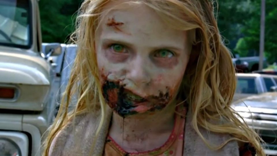 Cómo luce hoy la actriz que interpretó a la pequeña zombie del primer capítulo de “The Walking Dead”