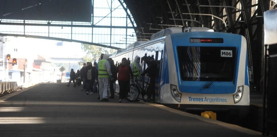 Cuarentena: quiénes son los trabajadores que podrán usar el transporte público a partir de este viernes