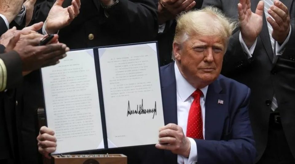Con un decreto, Donald Trump prometió reducir el crimen y mejorar los estándares de la Policía
