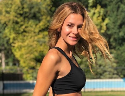 Con top y calza, Vanina Escudero le preguntó a sus seguidores: “¿A qué le das la espalda hoy?”