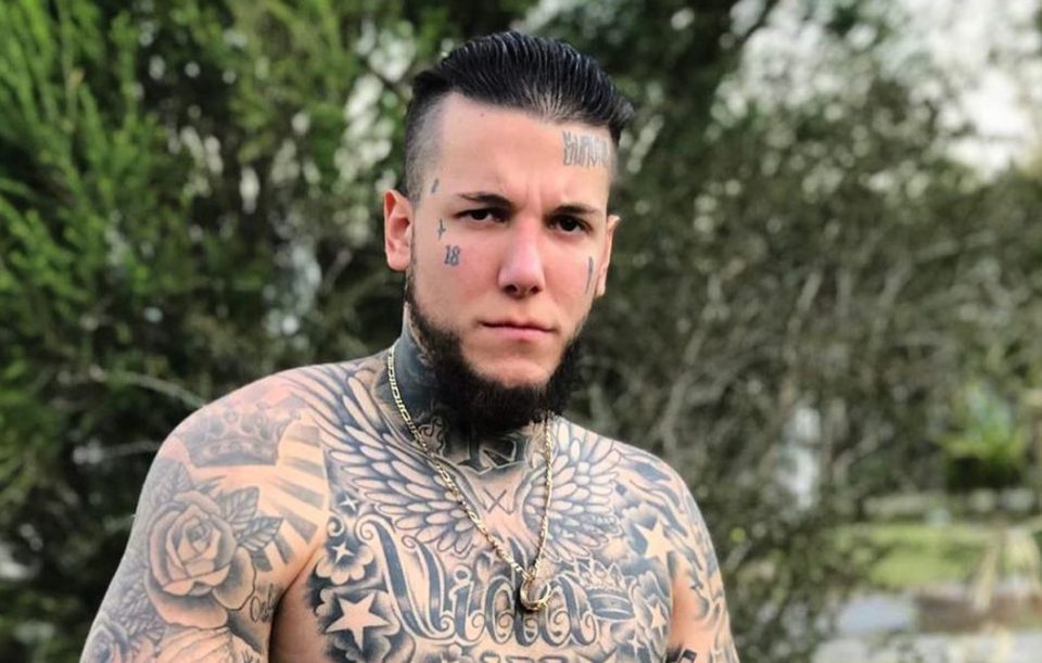 Alexander Caniggia posó con una mesa llena de billetes: “Al barats le explota la vena”