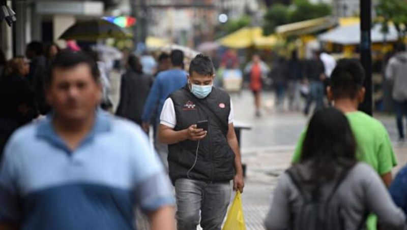 No quería cumplir con la cuarentena, montó un escándalo y terminó presa