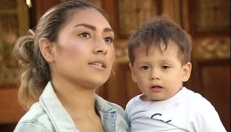 Una mujer tosió sobre el rostro de un bebé en medio de la crisis por el coronavirus