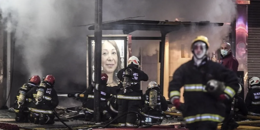 Uno de los bomberos heridos en el incendio de Villa Crespo dio positivo en coronavirus