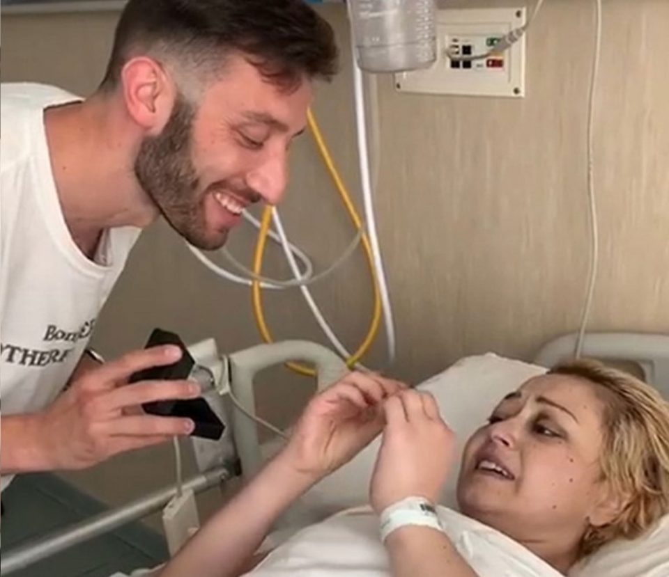 La propuesta de casamiento de un joven a su novia internada: “El verdadero amor siempre gana”