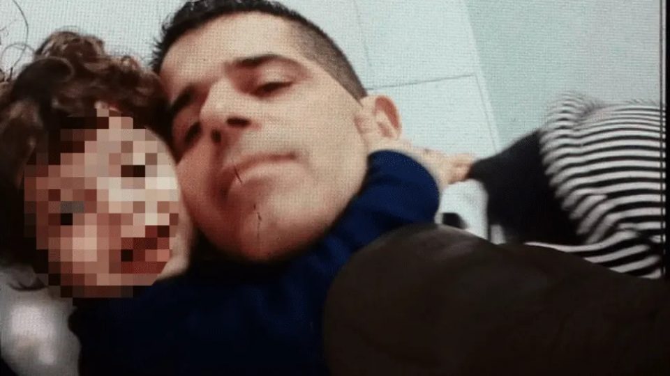 Prendieron fuego un colectivo con el chofer adentro
