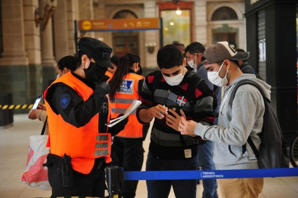 Coronavirus: quiénes son los únicos que podrán usar el transporte público en la nueva cuarentena