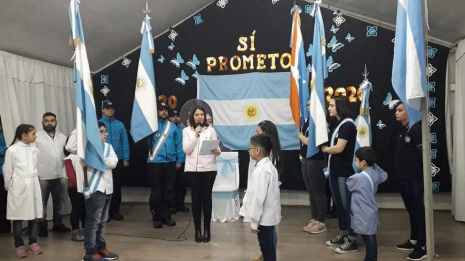 Dos alumnos de una escuela de la Antártida prometieron lealtad a la bandera argentina