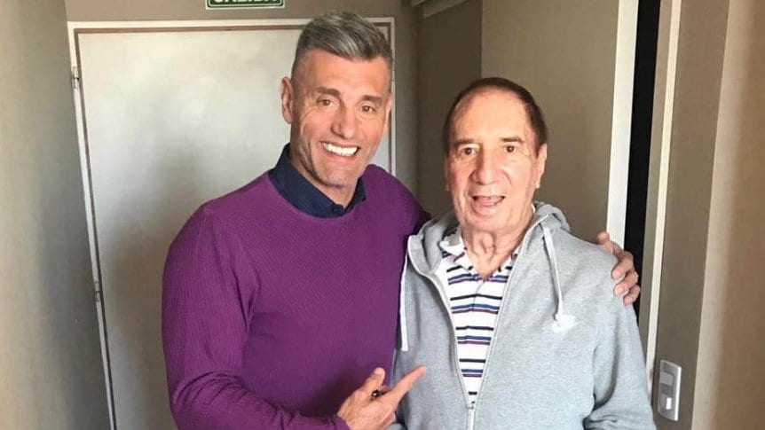 Tras ser diagnosticado con coronavirus, Carlos Bilardo fue trasladado a un centro médico