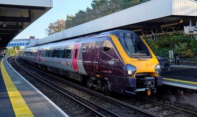 Un hombre sufrió un ataque al corazón mientras viajaba en tren y durante cinco horas nadie lo notó