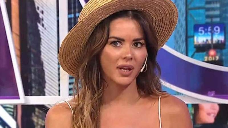 Karina Jelinek compartió una sensual foto y los fans se enfocaron en un curioso detalle