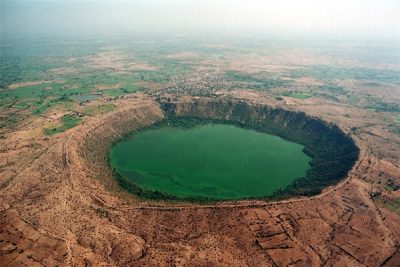 La NASA logró captar el impresionante (y misterioso) cambio de color de un lago