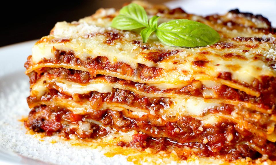 Lasaña de carne y verduras: el plato definitivo para olvidarse del frío