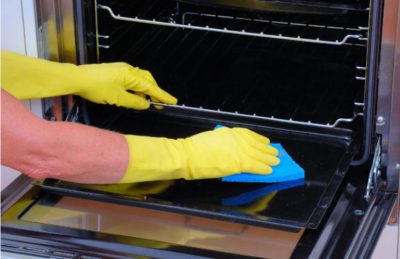 Cómo limpiar la tapa del horno correctamente (un truco sencillo e infalible)