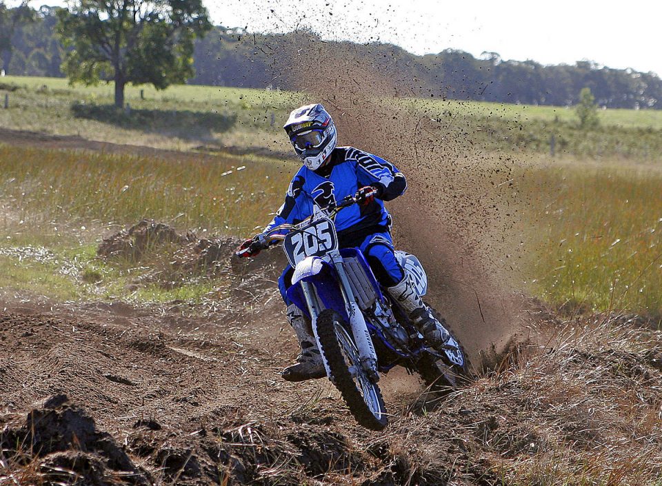 Coronavirus: Rompieron el aislamiento para practicar motocross y terminaron detenidos