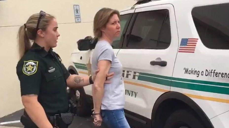 Metió a su novio en una valija, lo dejó hasta morir asfixiado y filmó la escena con el celular