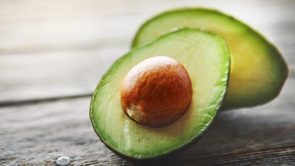 Cómo evitar que la palta se ponga negra al sacarle la cáscara