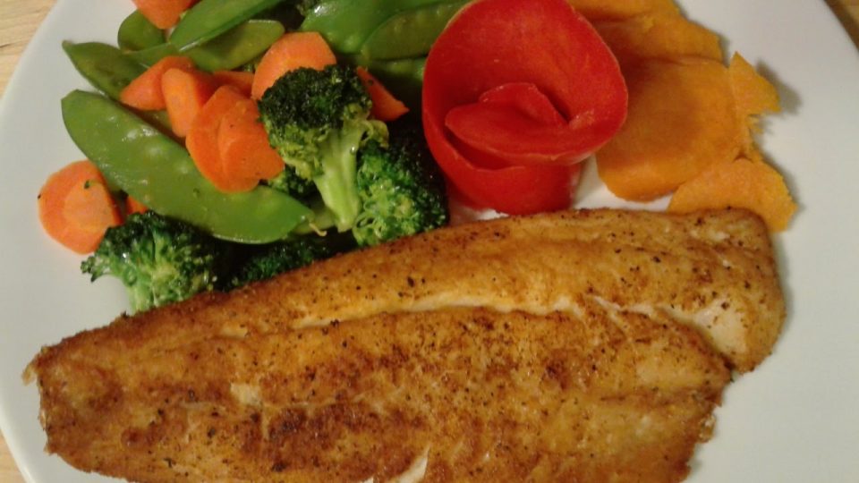 Cómo freír pescado y asegurarse que salga jugoso