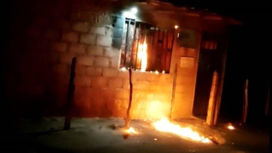 Incendiaron un comedor comunitario y golpearon brutalmente a un referente barrial