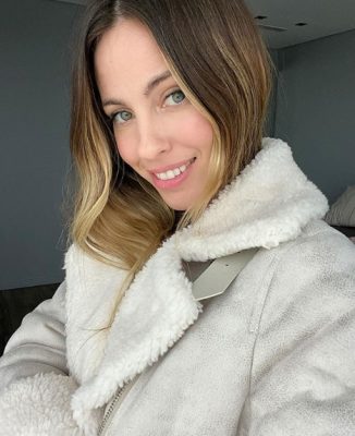 Agarrada de una palmera y en bikini: Rocío Guirao Díaz deseó la reapertura de las peluquerías