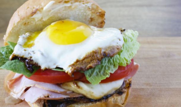 Chivito uruguayo: cómo preparar este espectacular sándwich