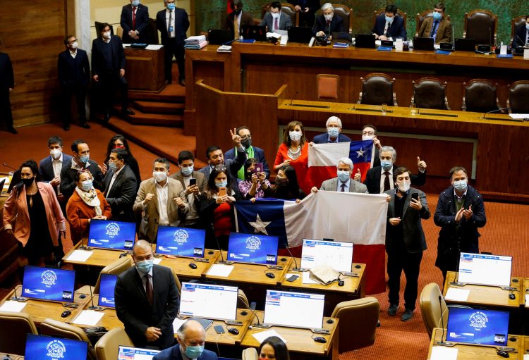 Reforma del retiro de fondos de pensiones en Chile, ¿una grieta en el sistema privado?