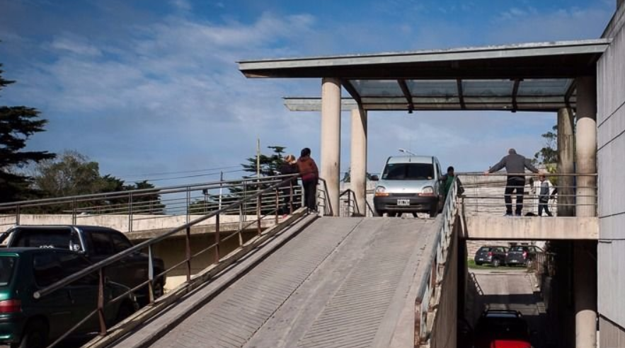 Un hombre apuñaló a su hermano con un cuchillo porque no quería pagar la factura de la luz
