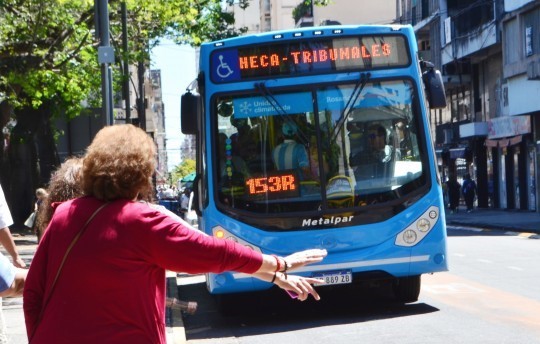 Rosario: 21 días de paro de colectivos y crecen las quejas entre los usuarios