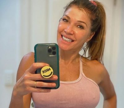 Recostada en la cama y al natural: Cathy Fulop deslumbró a sus fanáticos (en ropa interior)